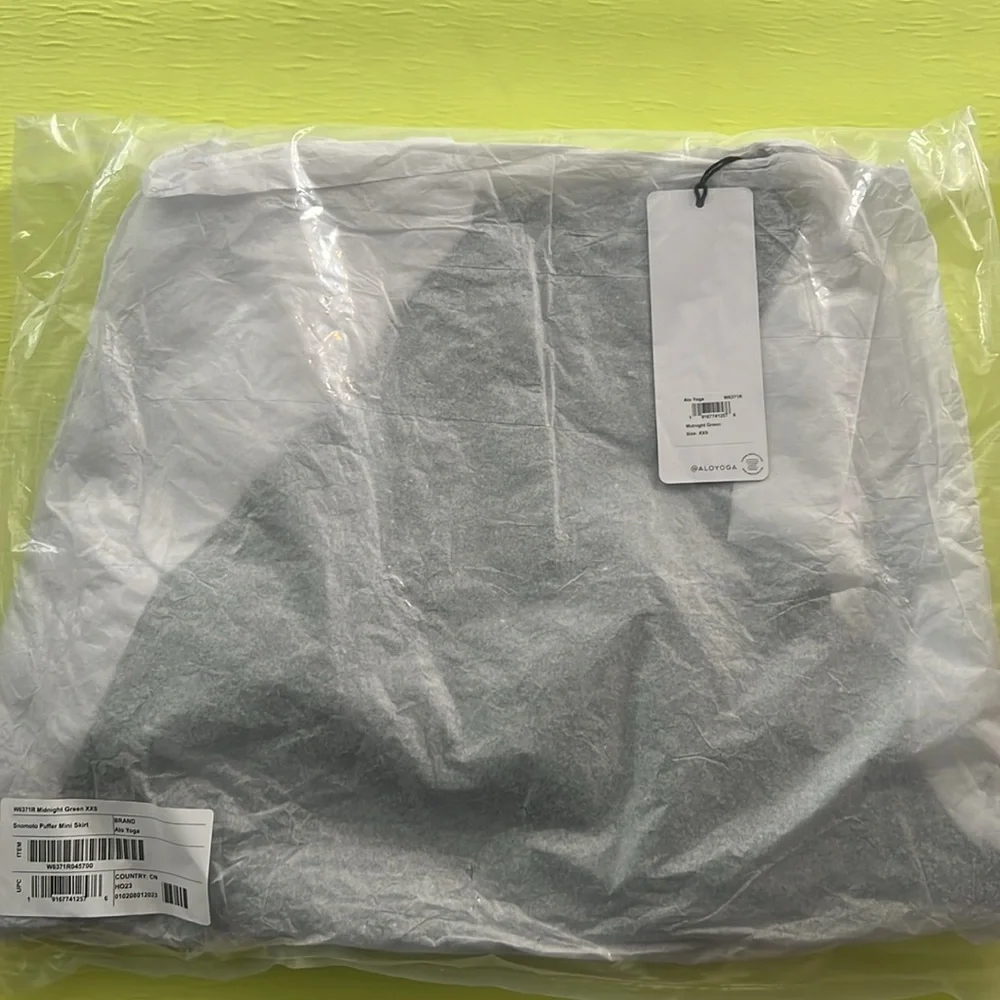 Aloyoga Snowmoto puffer skirt xxs.